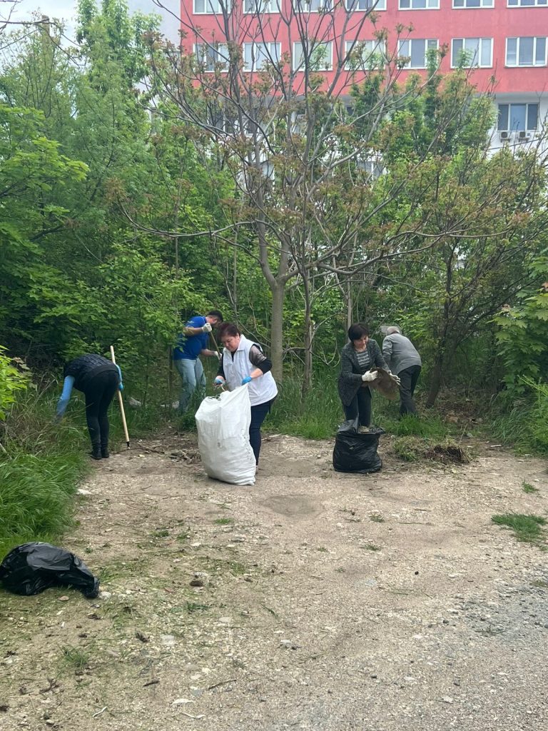 Сотрудники Центра медицины катастроф и СМП приняли участие во Всероссийском субботнике