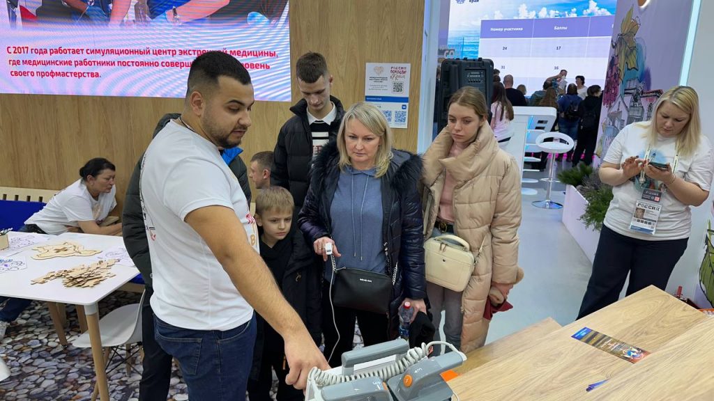 Сотрудники Центра медицины катастроф и СМП приняли участие в Международной выставке-форуме «Россия»