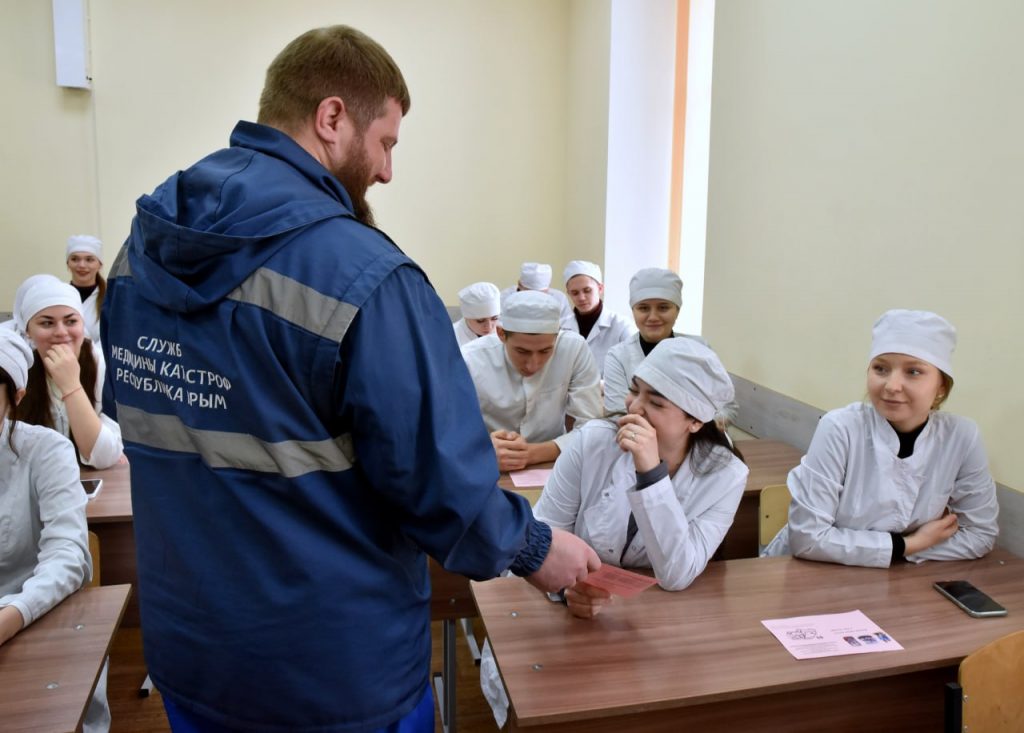 Сотрудники Центра медицины катастроф и СМП приняли участие в ярмарке вакансий