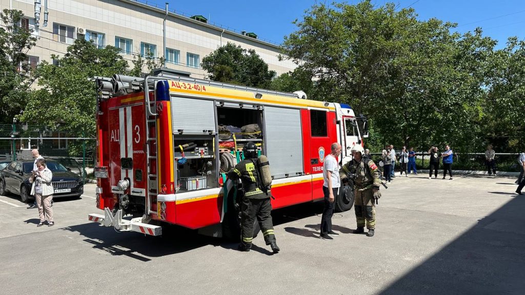 В Центре медицины катастроф и СМП была проведена эвакуационная тренировка персонала