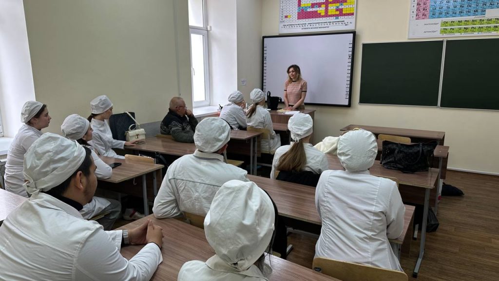 Сотрудники Центра медицины катастроф и СМП приняли участие в ярмарке вакансий