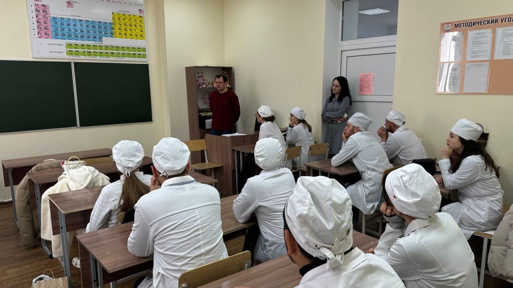 Сотрудники Центра медицины катастроф и СМП приняли участие в ярмарке вакансий